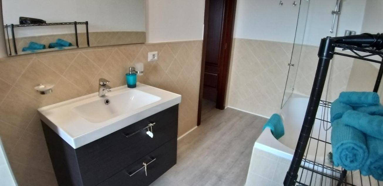 Casa Rosy - Stanza Privata Con Bagno Esclusivo E Parcheggio Gratuito Leilighet Porto Torres Eksteriør bilde